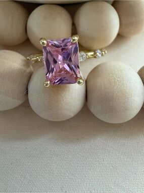 Pink Gemstone Style Ring Gold Tone Rhinestone Accent Cocktail Ring size 7